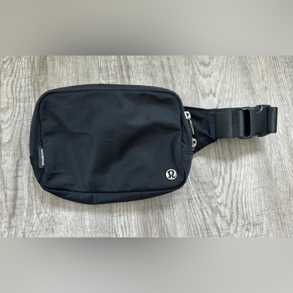 Lululemon Everywhere Belt Bag Large 2L - Picture 1 of 4